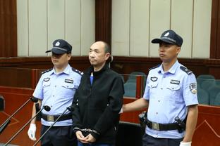 记者：理查德-阿诺德退出曼联董事会，去年11月辞去CEO职位